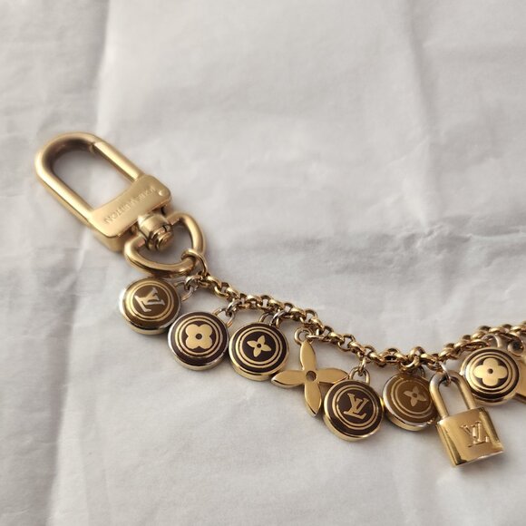 LOUIS VUITTON - AUTHENTIC, VINTAGE, AND RARE LOGO CHARM BRACELET - Picture 8 of 10